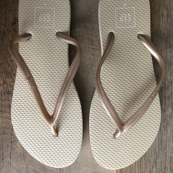 gap flip flops